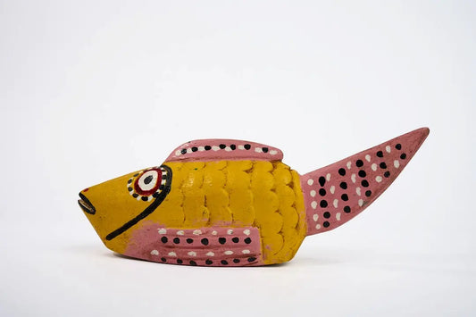 Poisson bozo jaune. Marionnette traditionnelle en bois du Mali. Sculpté à la main dans un unique bloc de bois