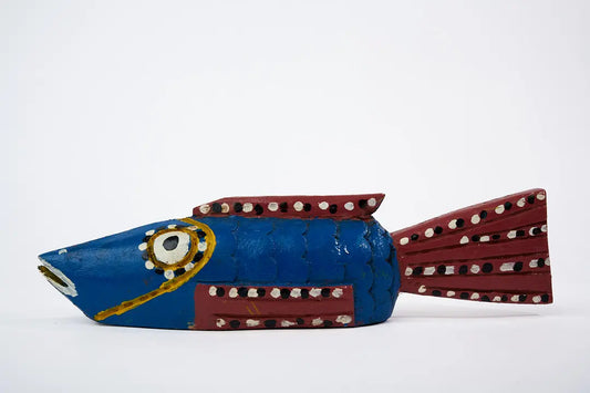 Poisson bozo bleu. Marionnette traditionnelle en bois du Mali. Sculpté à la main dans un unique bloc de bois