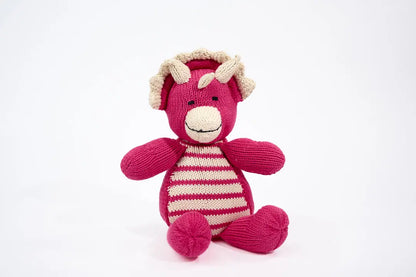 Doudou triceratops CHARLIE en coton bio certifié GOTS. Ici en rose fuschia taille S, le tricératops CHARLIE existe aussi en bleu cobalt et kaki. CHARLIE le tricératops est disponible en 2 tailles : S et M.