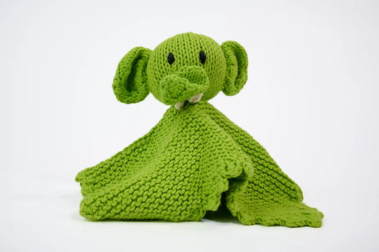 BARRY, adorable doudou plat éléphant vert citrus éco-responsable 100% coton bio certifié GOTS. Faits main au Kenya par les tricoteuses de la coopérative Kenana Knitters qui valorise le travail des femmes en milieu rural. Teintures certifiées non toxiques. 