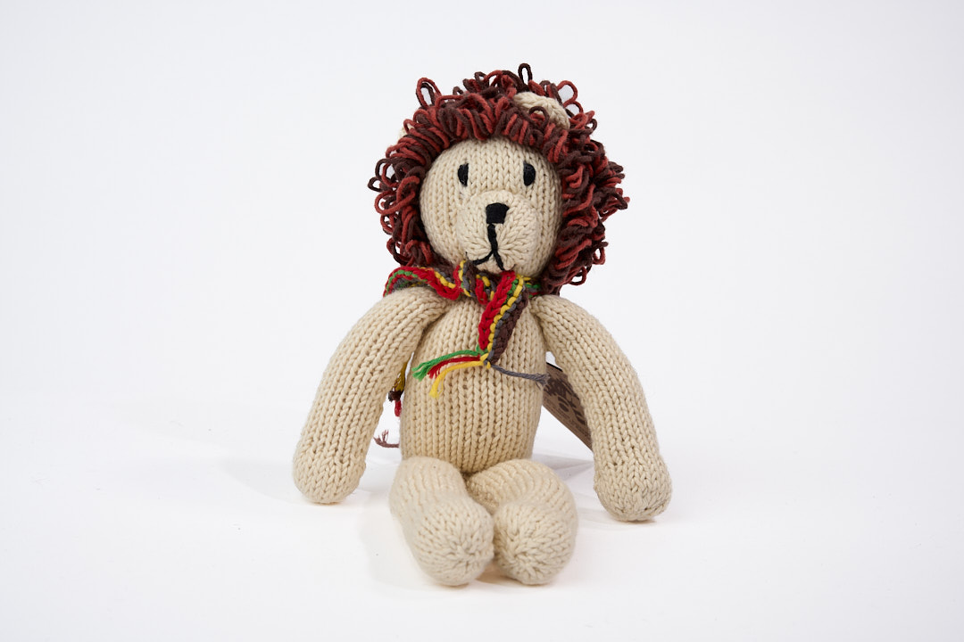 Doudou lion à longues pattes en coton bio certifié GOTS - fait main - HUGO - Studio Matongé