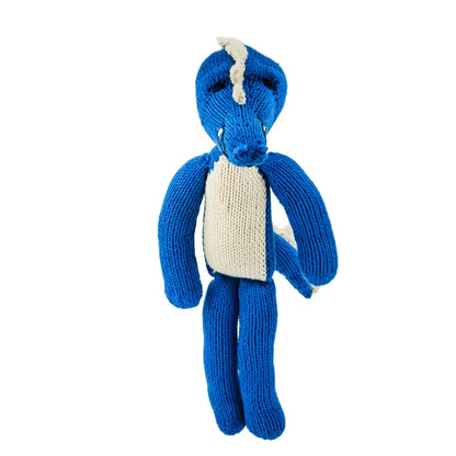 MAXIME, doudou crocodile cobalt et blanc à longues pattes. Taille M. Tricoté à la main par les femmes artisans de la coopérative Kenana Knitters. En coton bio tout doux certifié GOTS. Utilisable dès la naissance. Disponible en plusieurs tailles et couleurs.