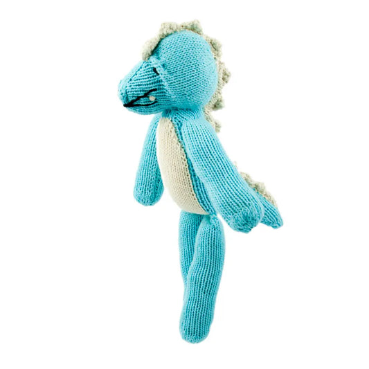 MAXIME, doudou crocodile turquoise et blanc à longues pattes. Tricoté à la main par les femmes artisans de la coopérative Kenana Knitters. En coton bio tout doux certifié GOTS. Utilisable dès la naissance. Disponible en tailles S et M  et dans de nombreuses couleurs.