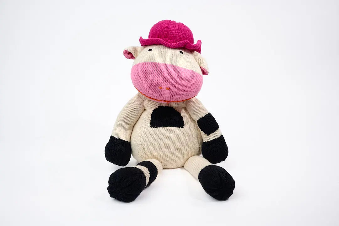 Peluche vache MARGOT faite-main en coton bio certifié GOTS. Ici en taille L également disponible en S et M - Studio Matongé
Couleur du chapeau aléatoire.