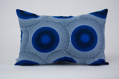 Housse de coussin éthnique - Wax bleu et blanc -40 x 60 cm - WAALI - Studio Matongé